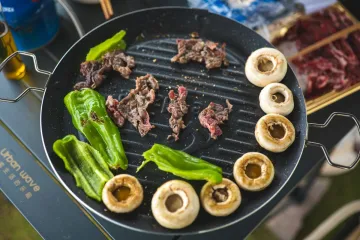 Bò, nấm và ớt xanh nướng