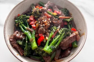 Bò xào bông cải ớt chuông
