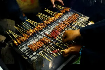 Sa tế gà, bò xiên nướng than
