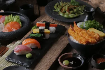 Sushi, tempura và đậu edamame