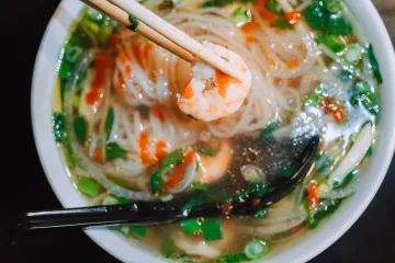 Phở tôm rau thơm