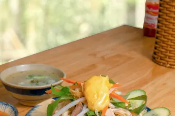 Cơm gà rau tươi