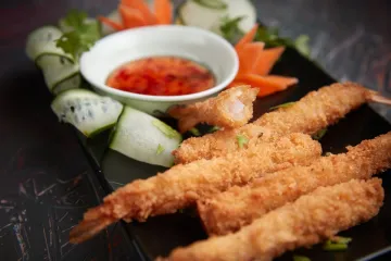 Tôm chiên xù chấm tương ớt
