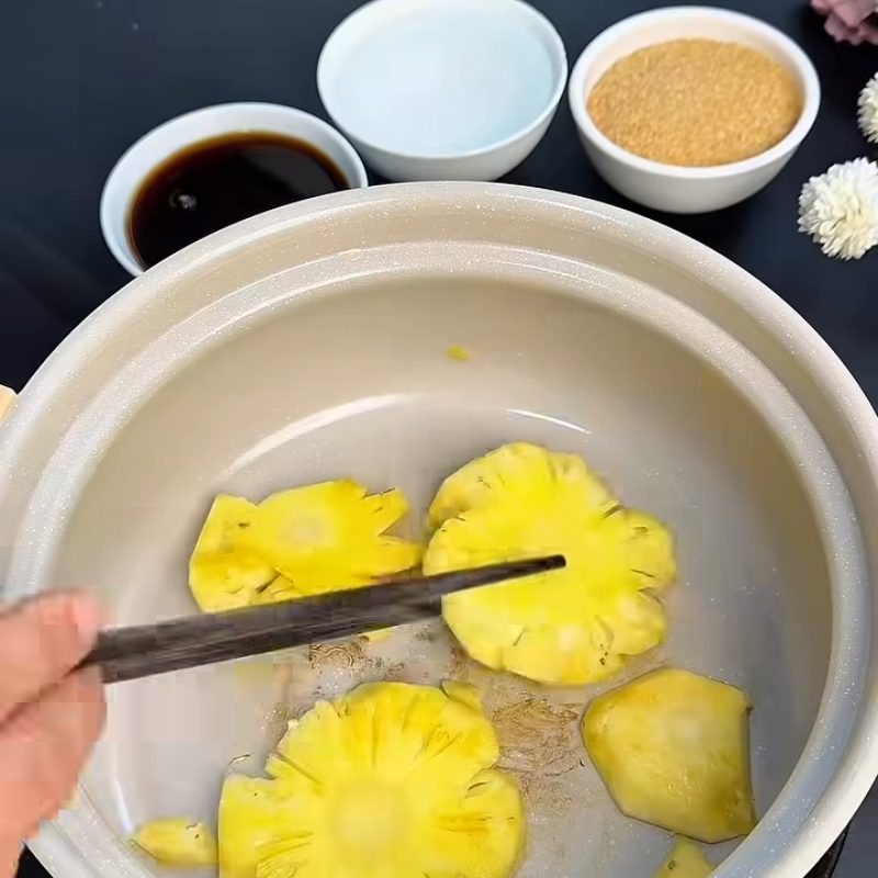 Sơ chế dứa, tỏi, ớt