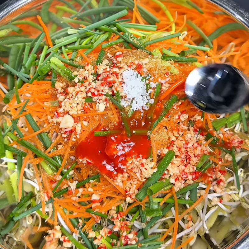Thêm tương ớt