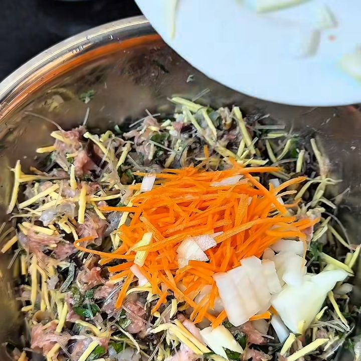 Thêm rau củ