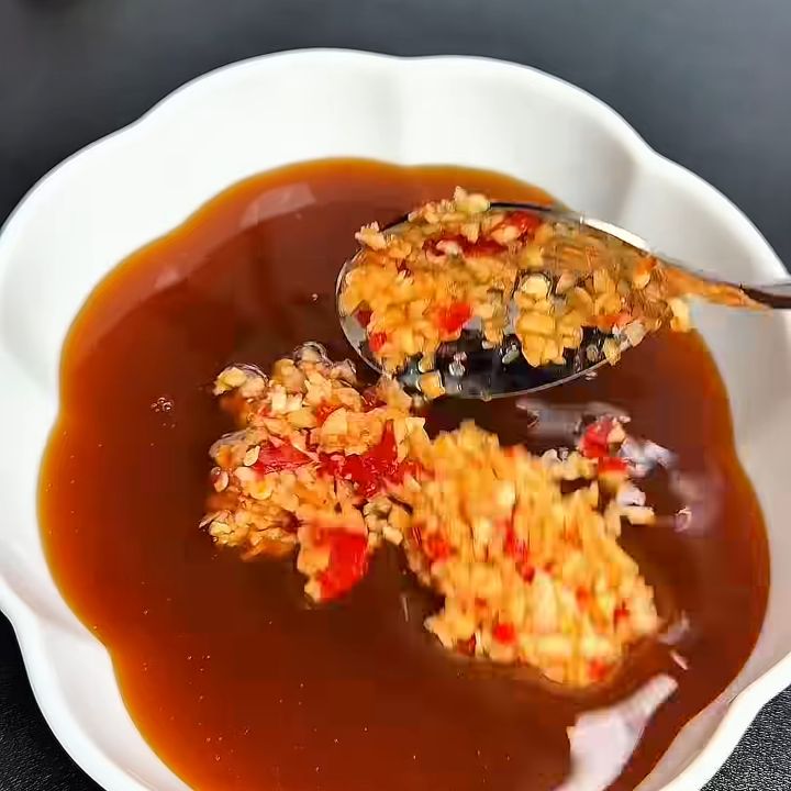 Thêm tỏi ớt
