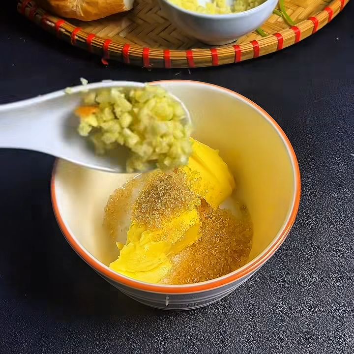 Thêm tỏi