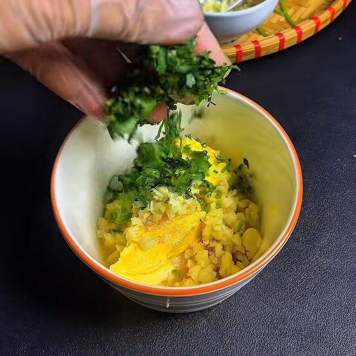 Thêm rau mùi