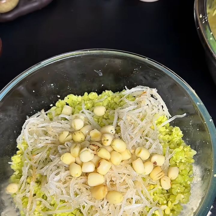 Thêm hạt sen