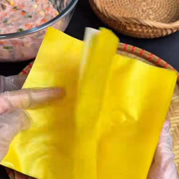 Chuẩn bị bánh tráng