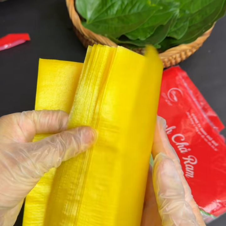 Chuẩn bị bánh tráng