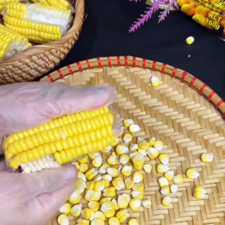 Tách hạt ngô