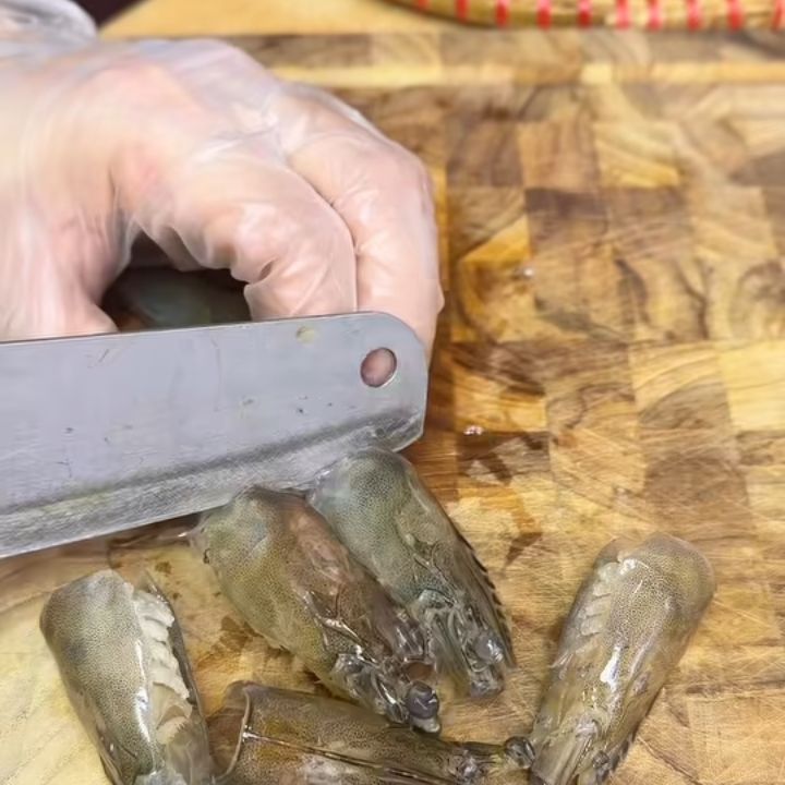 Sơ chế tôm