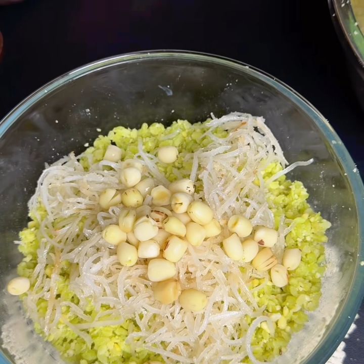 Thêm hạt sen