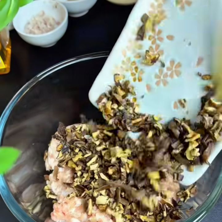 Thêm mộc nhĩ, nấm