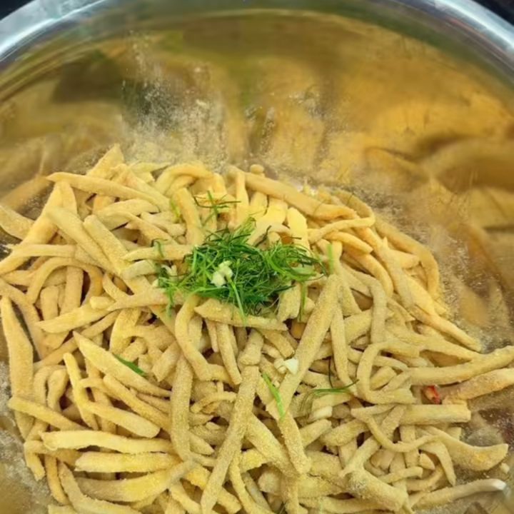 Thêm lá chanh