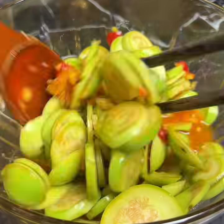 Cho cà vào