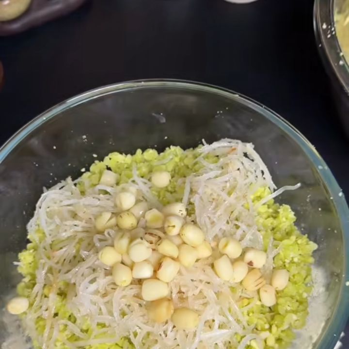 Thêm hạt sen