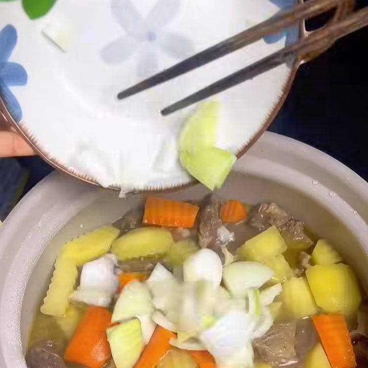 Thêm hành tây
