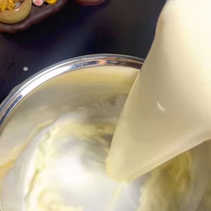 Thêm sữa chua cái
