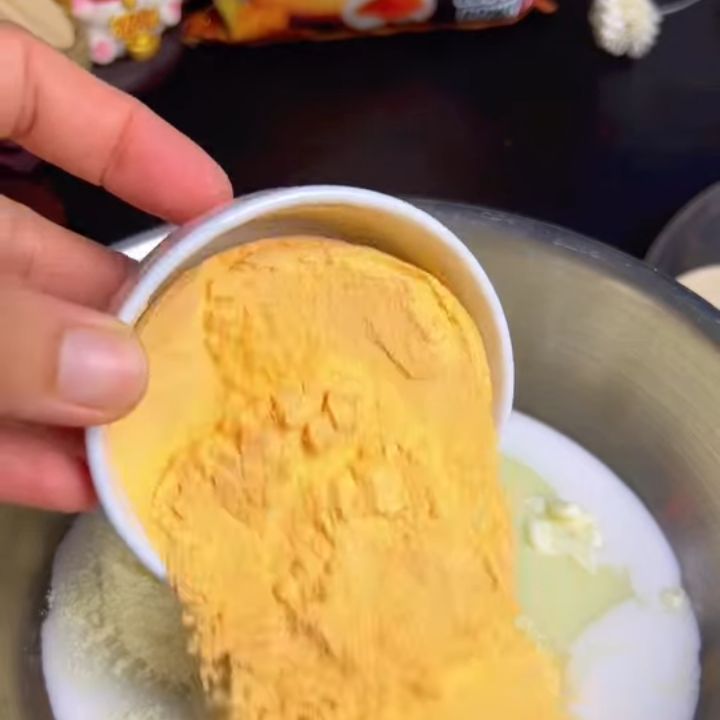 Thêm trứng muối