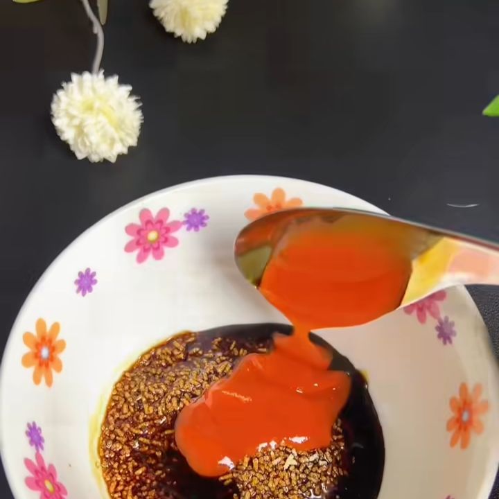 Thêm tương ớt, tương cà
