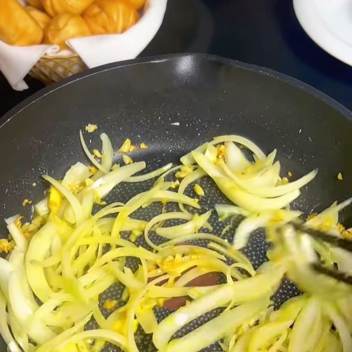 Xào hành tây
