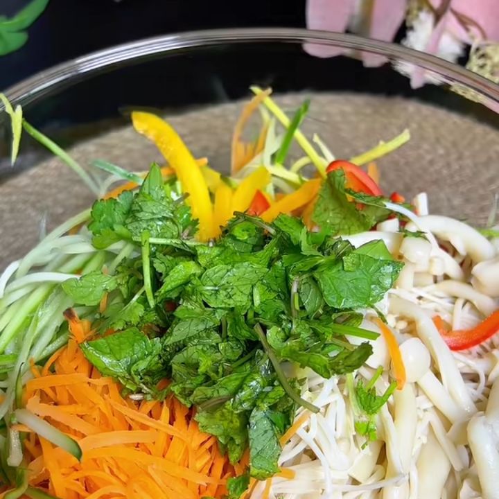 Thêm rau thơm