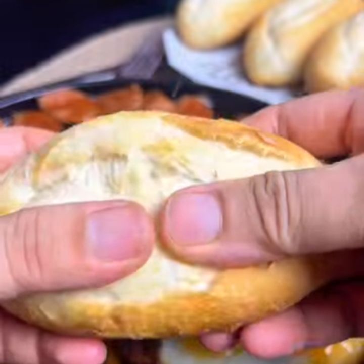 Ăn với bánh mì