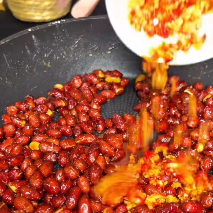 Thêm tỏi ớt