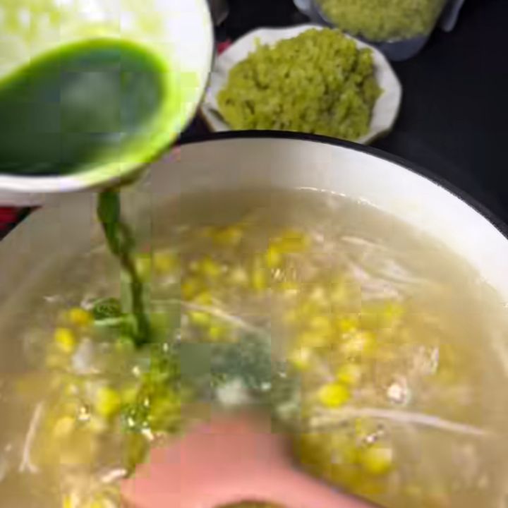 Thêm nước lá dứa