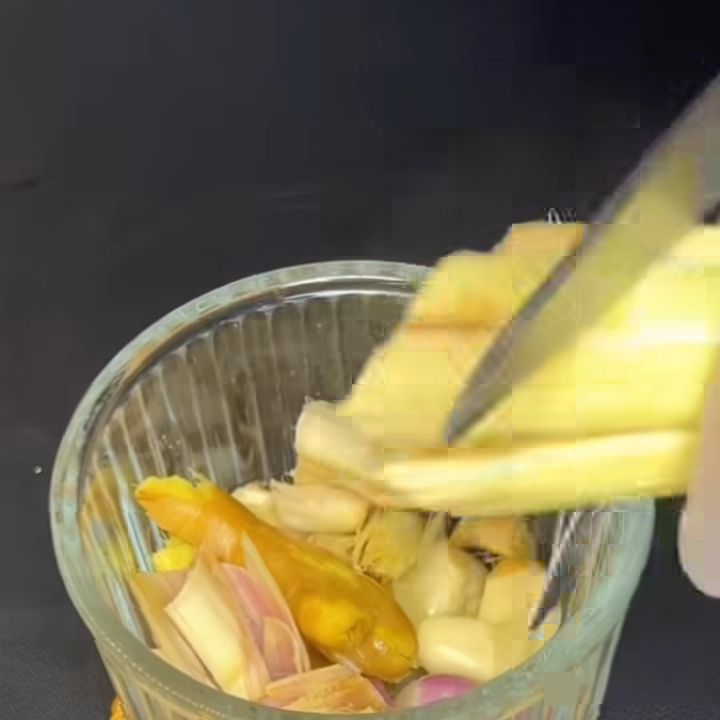 Chuẩn bị sả tỏi