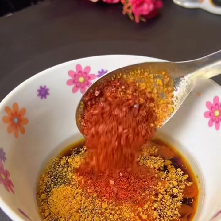 Thêm ớt bột