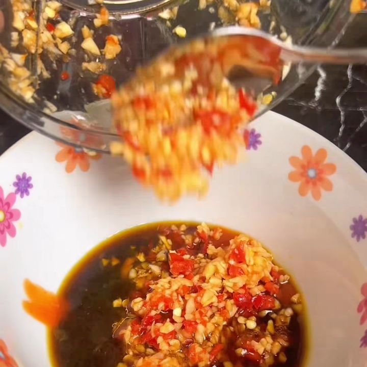Thêm tỏi ớt