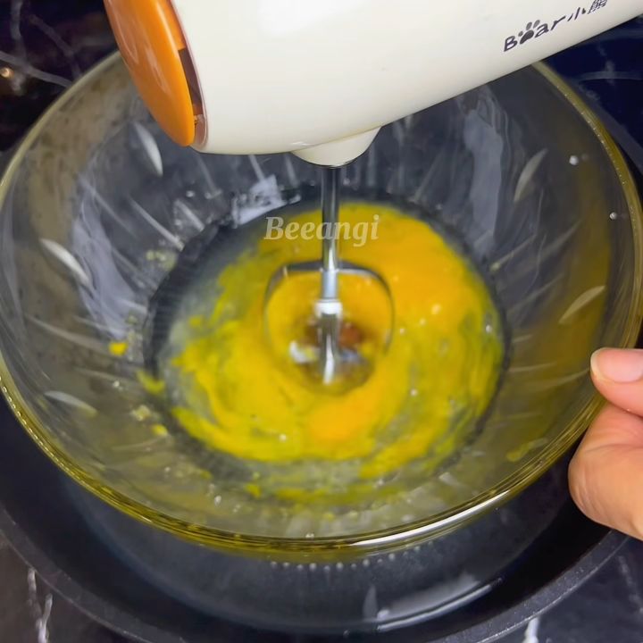 Đánh lòng đỏ