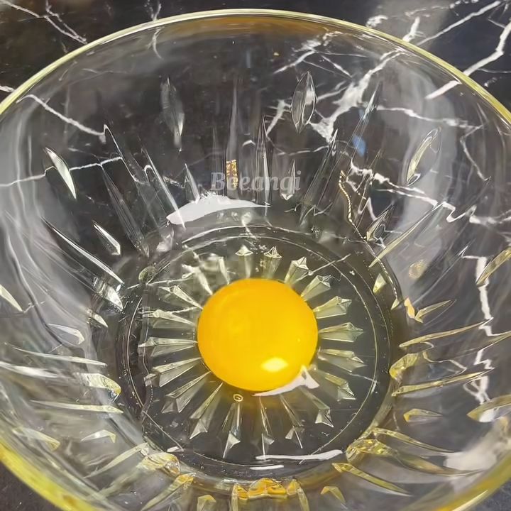 Tách lòng đỏ
