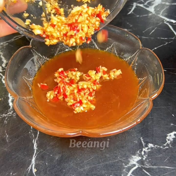Thêm tỏi ớt