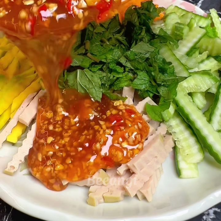 Rưới lên nộm