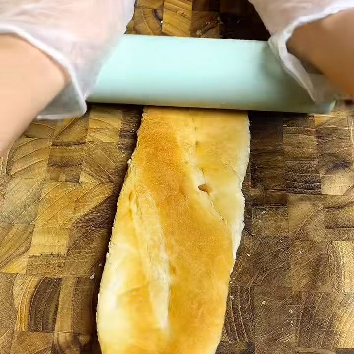 Cắt bánh mì