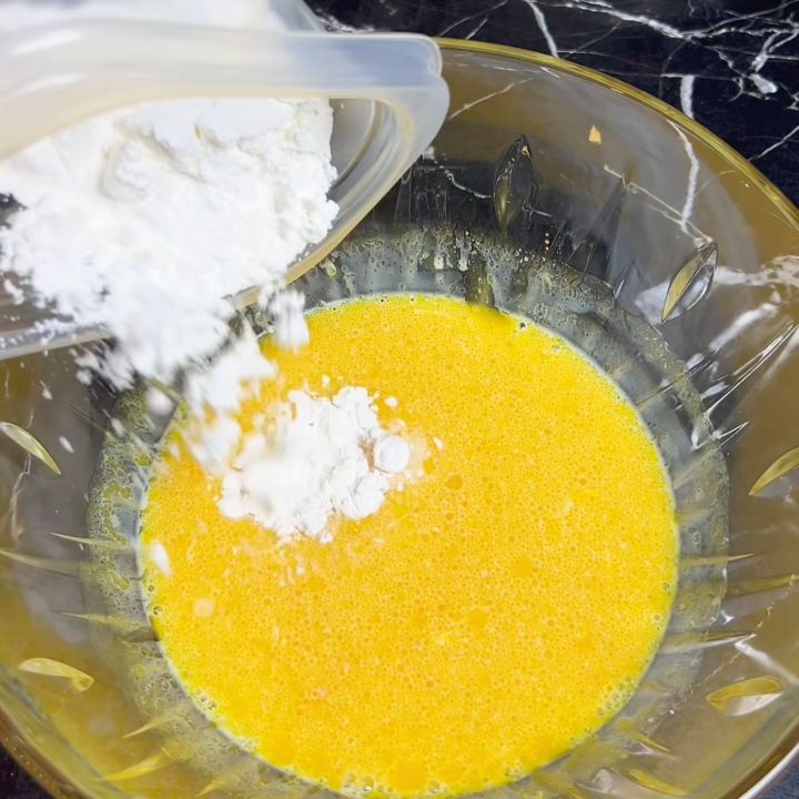 Trộn lòng đỏ