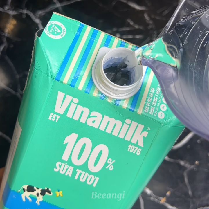 Đục lỗ thoát nước
