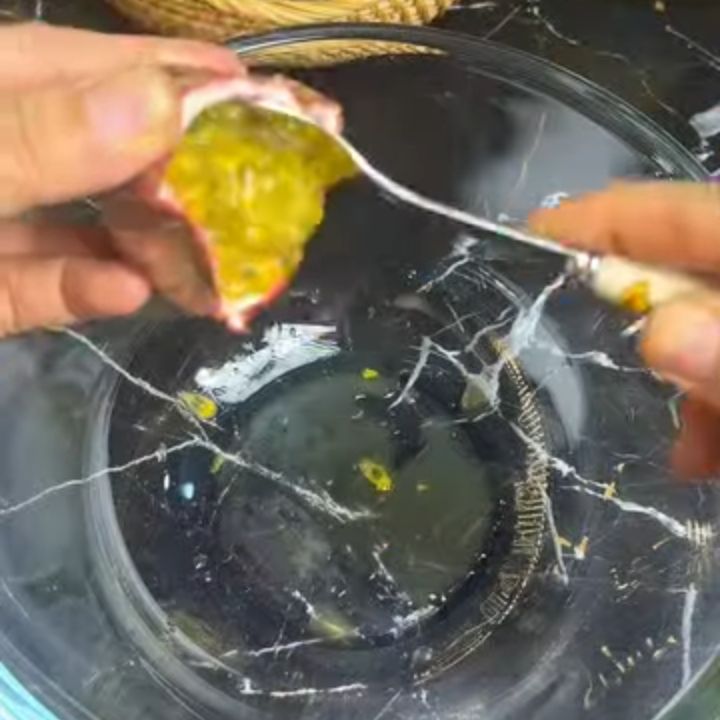 Lấy ruột chanh leo