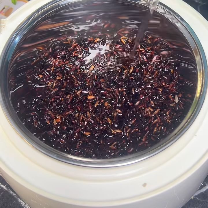 Nấu nếp cẩm