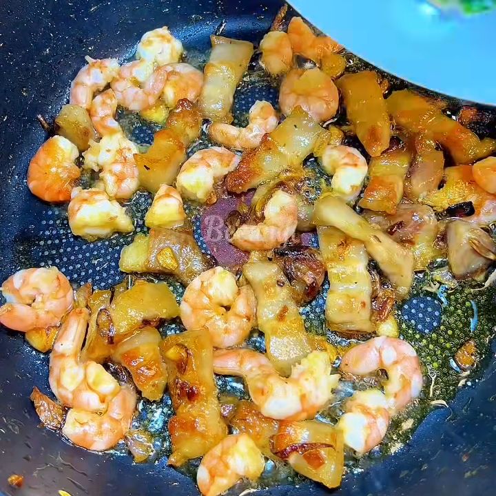 Thêm hành lá