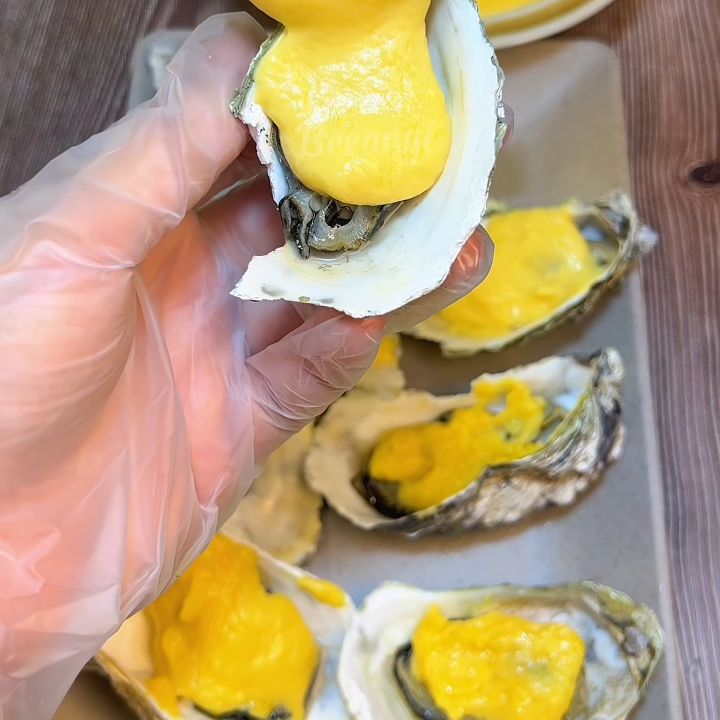 Phủ sốt lên hàu