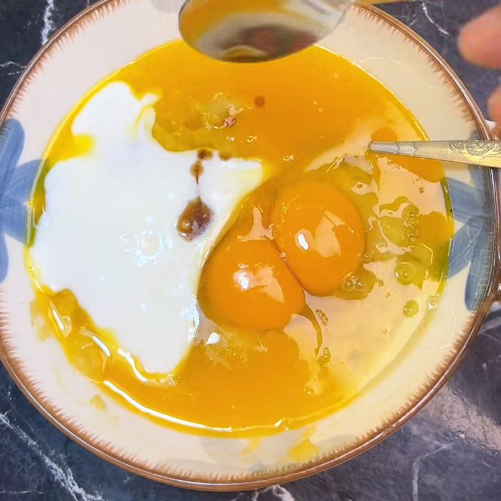 Thêm sữa chua