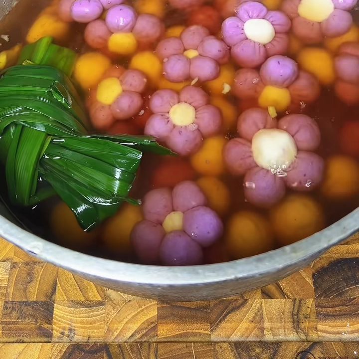 Cho mochi vào chè