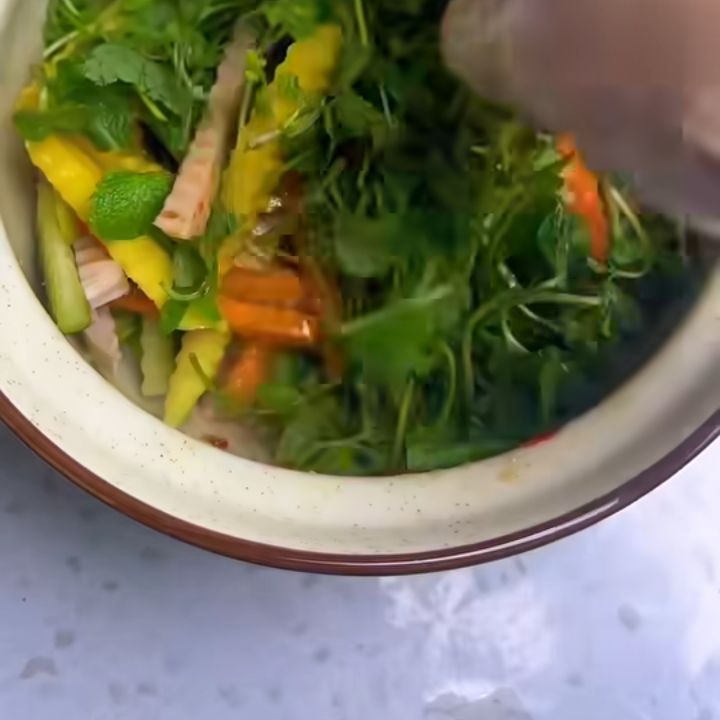 Thêm rau thơm