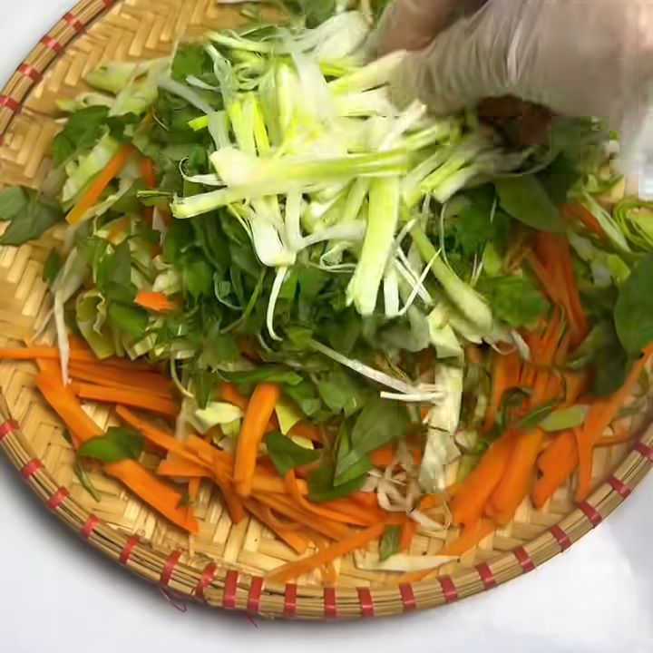 Thêm rau cần